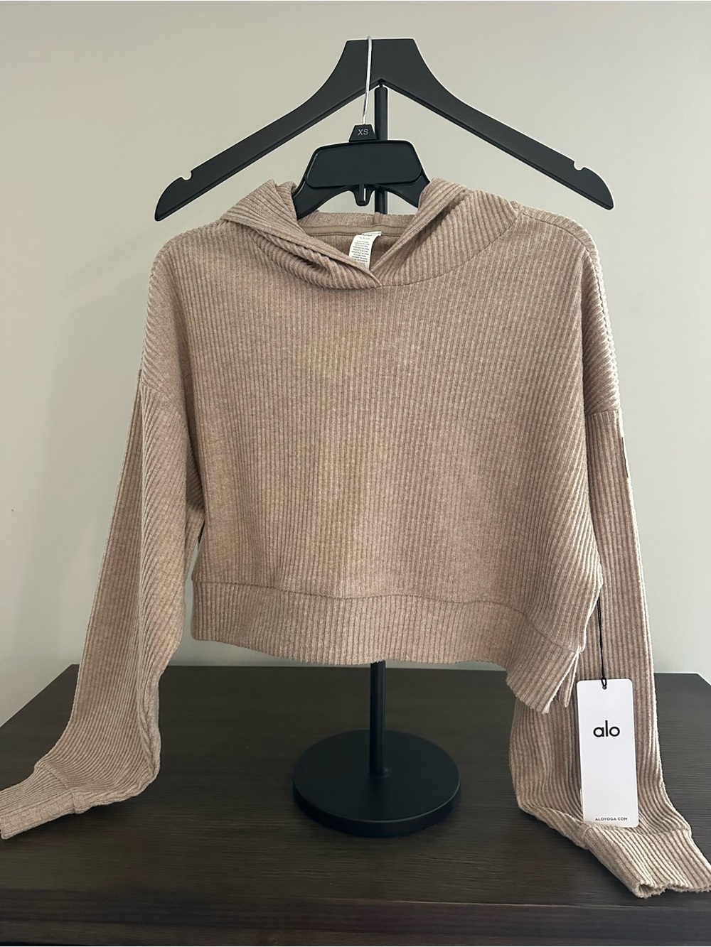 ALO Yoga Ribbed Cropped Hoodie - Taupe Beige